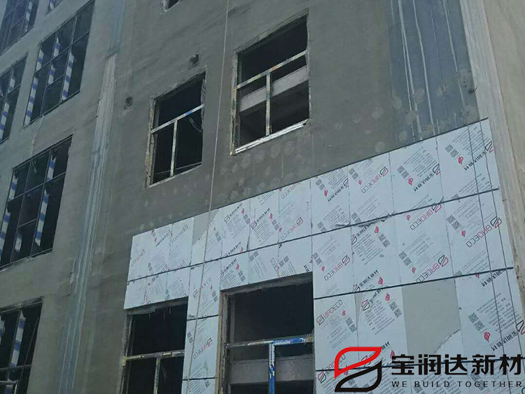 寶潤達(dá)巖棉防火外墻保溫裝飾一體板安裝現(xiàn)場